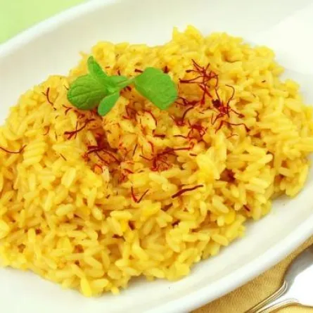 إجعلي الأرز بالزعفران وجبتكِ الرئيسية