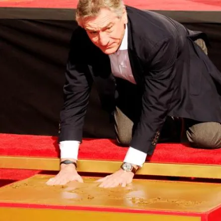 روبرت دي نيرو يخلّد بصماته في "إسمنت هوليوود"