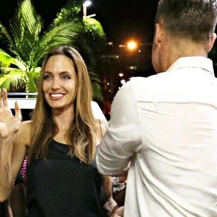 بالصور: Brad Pitt يصطحب Angelina Jolie لعشاء رومنسي