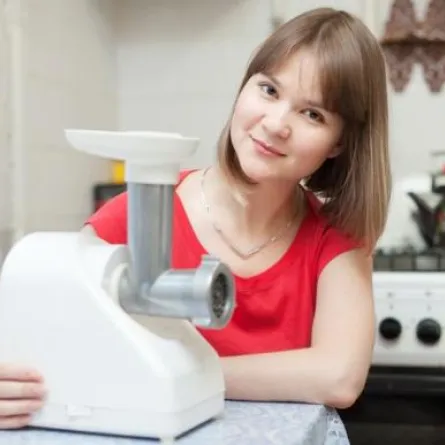 كيف تنظّفين آلة فرم اللحم؟