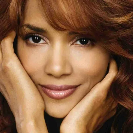 هالي بيري تحاول الموازنة بين الأمومة والعمل