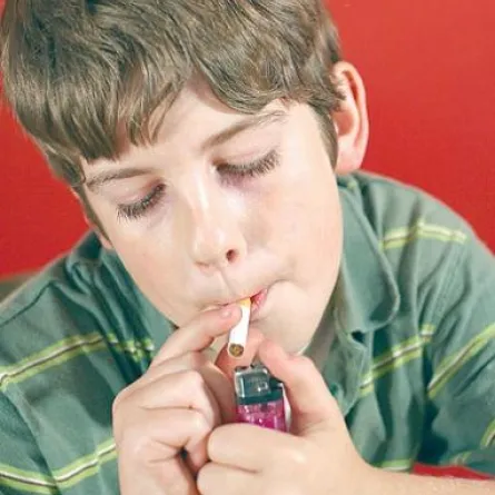 التدخين في المراهقة يؤدي إلى انكماش المخ