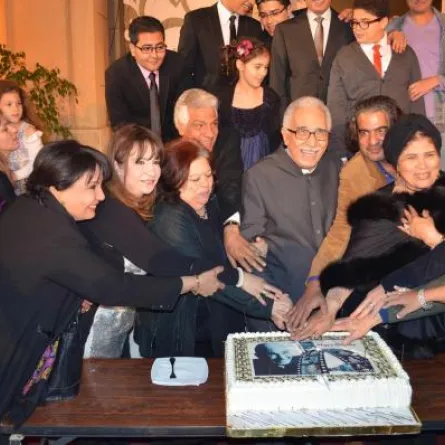 ليلى علوي ونجوم الفن يحتفلون بعيد ميلاد أبو زهرة