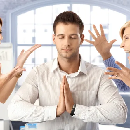 كيفية التعامل مع زملاء العمل الذين يصرخون