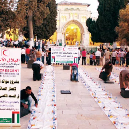 أكبر مائدة إفطار وسحور في ليلة القدر