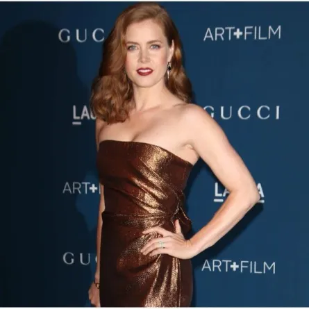 من هي أجمل من ارتدت اللون البنيّ من بين نجمات هوليوود؟