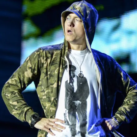 Eminem فنان عام 2013 على " YouTube"
