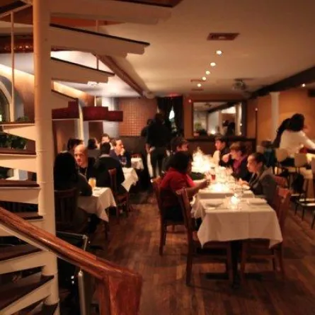 مطعم يقدم قائمة طعام صامتة