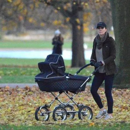 بالصور:  Kate Middleton في نزهة مع الأمير George