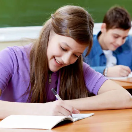 دراسة أمريكية: الفتيات يتفوقن دراسياً على الفتيان