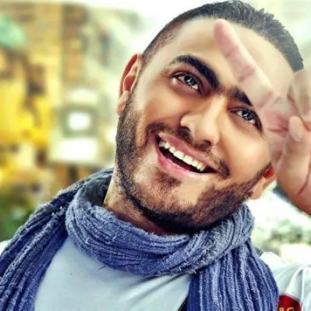 نقاد:تامر حسني ليس له ثقل و دائم التحرش بعمرو دياب