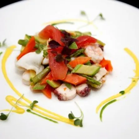 سلطة البحريات الطازجة