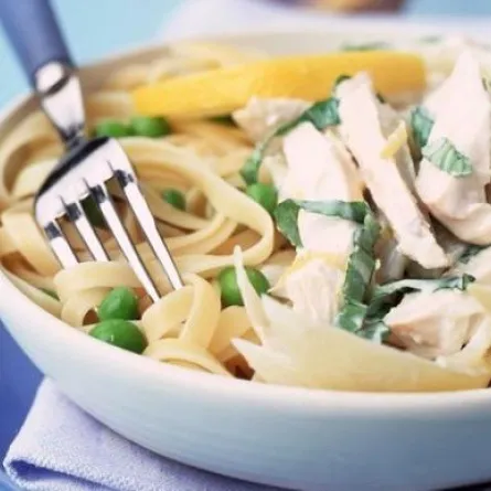 "باستا" الدجاج مع صلصة "الفريدو"