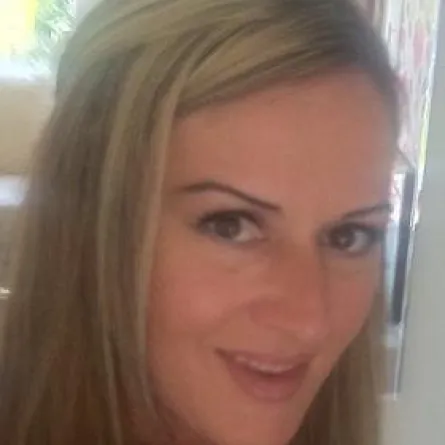 بريطانيّة عانت مشكلة بسبب الرموش الاصطناعيّة