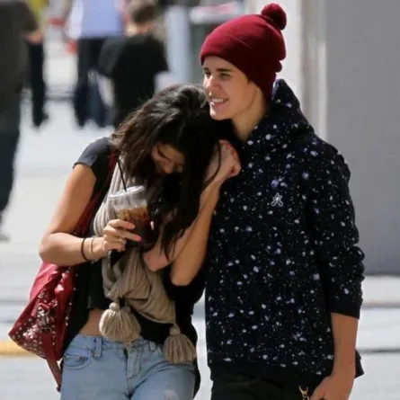 Justin Bieber يسلب Selena Gomez عذريتها