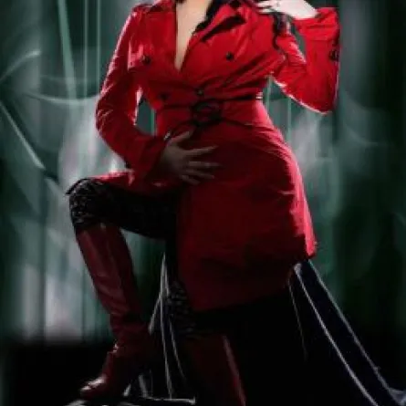 بالصور:جيني إسبر تستعد لاستقبال مولودتها الأولى باللون الاحمر