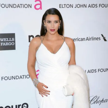 كيم كاردشيان تبحث عن أزياء تخفي زيادة وزنها