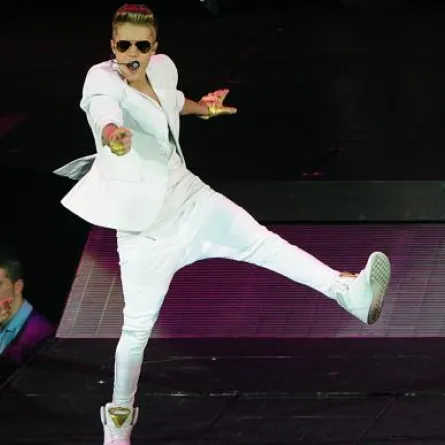 جاستن بيبر يعتذر من معجبيه