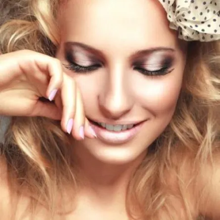 طلاء الجل يسبب هشاشة وتكسير الأظافر