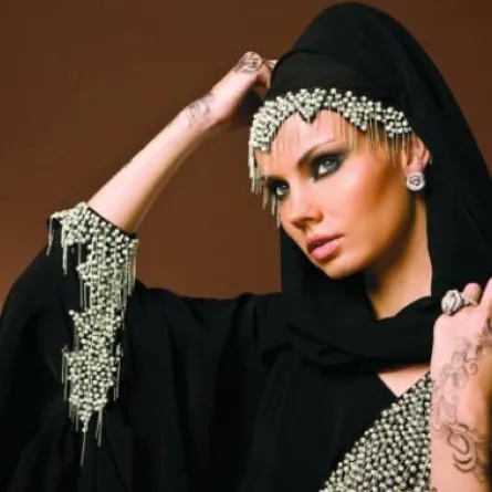 كيف أختار العباءة حسب عمري لسهرات رمضان؟