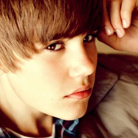 فيس بوك: "جاستن بيبر" يحترم الأذان