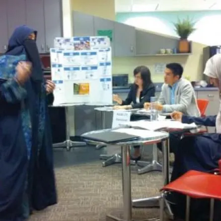 مبتعثتان سعوديتان تفوزان في مناظرة للجامعات الكندية