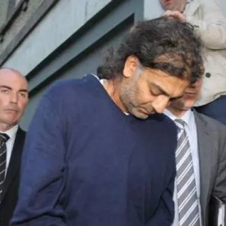 أب يقتل ولديه خنقًا