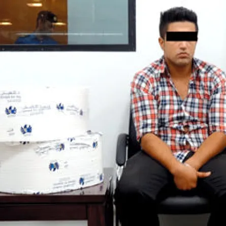 "جمارك دبي" تحبط محاولة تهريب 4 كيلوغرامات كريستال