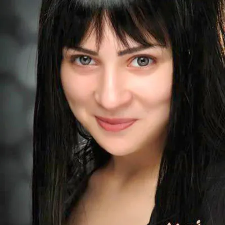 مي عز الدين تنصح بقضاء العيد على شواطئ مصر