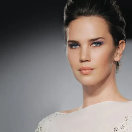 3 إطلالات كلاسيكيّة للعروس