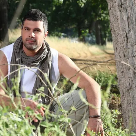 ماذا دار بين فارس كرم وسالم الهندي على مأدبة الغداء؟