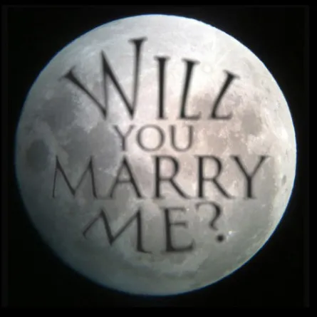 رائد فضاء يكتب عرضه للزواج على سطح القمر