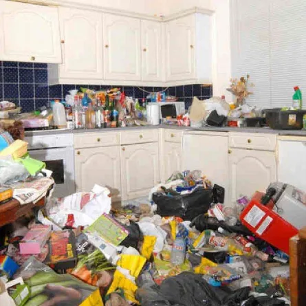 بريطانية تجوع طفلها حتى الموت