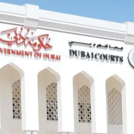 3 أشخاص يحتجزون عاملات فندق لمدة شهر