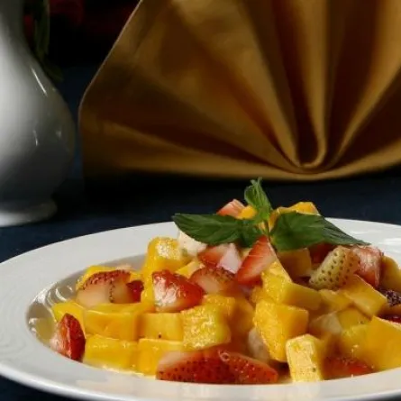 سلطة الفاكهة مع الشطّة