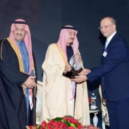 الأمير سلمان يكرم الفائزين بجائزة الأمير سلطان للمياه