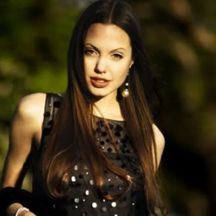 كيف أمضت النجمات عمر الـ20؟