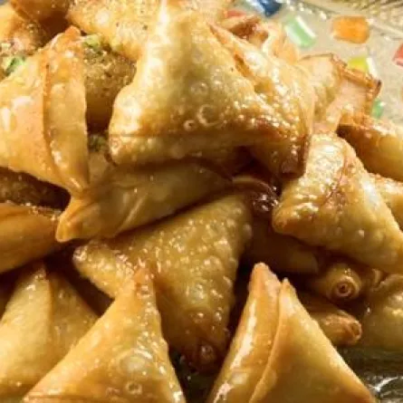 أعدّي سمبوسة باللوز على طريقة منال العالم