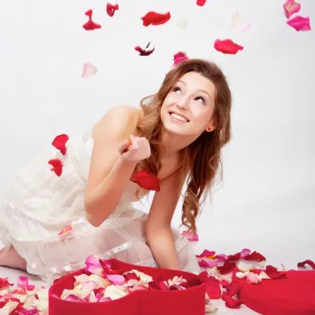 الفتيات يتنافسن على "روشتة" الحب