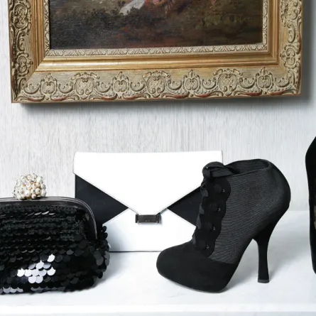 هل تفضلين الأسود أم الأبيض لأكسسواراتك؟ 