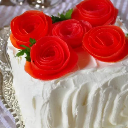 "تورتة" اللبنة بالبندورة