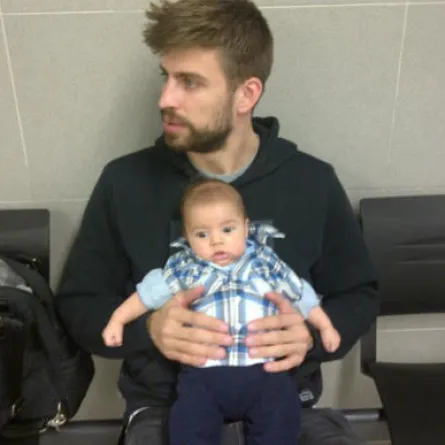 أول صورة لابن شاكيرا في حضن حبيبها