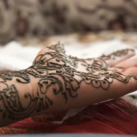 طقوس حناء العروس حول العالم