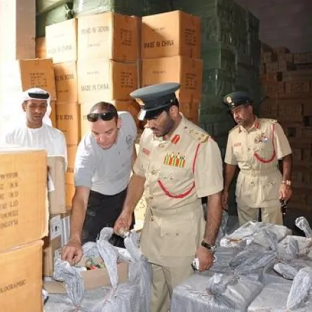 شرطة دبي تضبط 50 طن ألعاب نارية خطرة