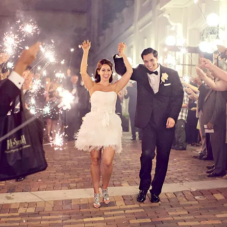 5 طرق مرحة لمغادرة حفل زفافك