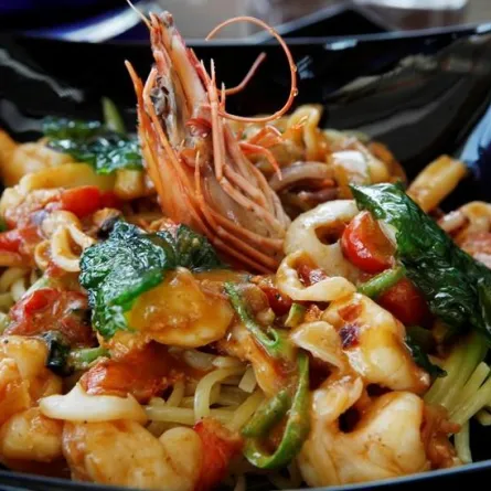 المعكرونة بثمار البحر: مفاجأة مائدتكِ