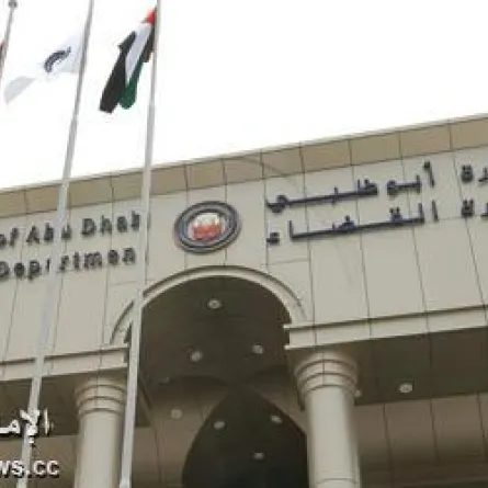 30 ألف درهم تعويضاً لمسافر فقد حقيبته على طائرة مرتين