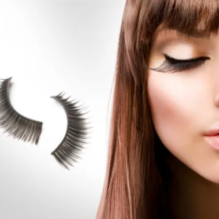 تركيب الرموش من دون اللجوء للصالون!