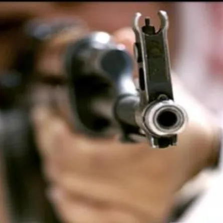 أطلق على نفسه بعد أن أخذ درسًا للاستخدام الآمن للسلاح