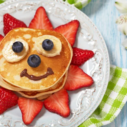 أطباق مبتكرة من الفواكه لفطور طفلك